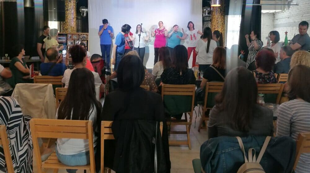 Izložba korisnika Doma za decu i mlade sa smetnjama u razvoju (VIDEO) 1