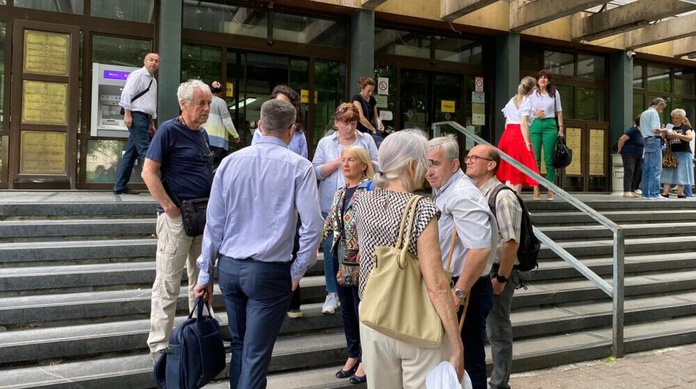 Novinari i građani udaljeni sa suđenja aktivistkinji Dragani Arsić 1