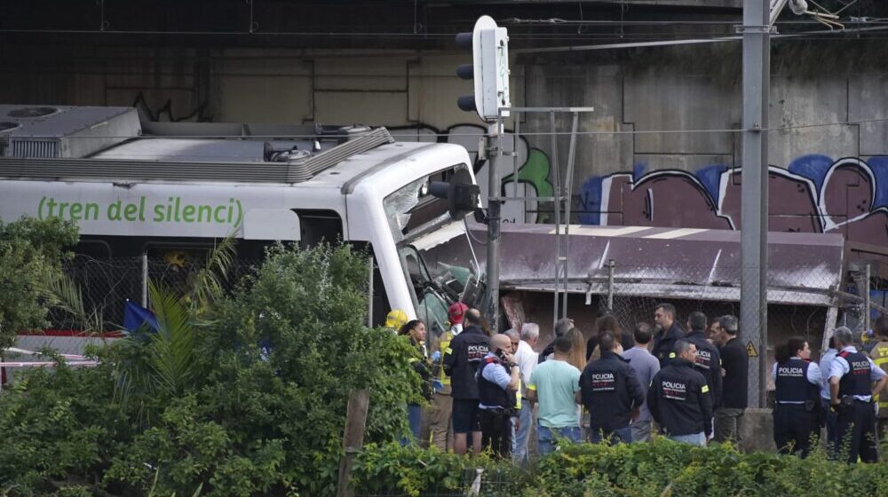 U sudaru dva voza u Španiji jedan stradao, 85 povređeno 1