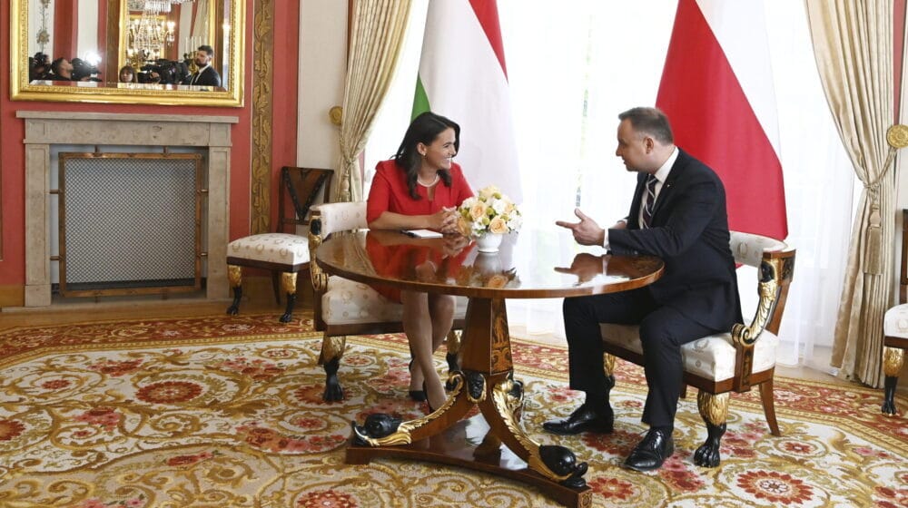 Mađarska tražila od Poljske pomoć da bude izuzeta od embarga EU na ruski gas i naftu 1