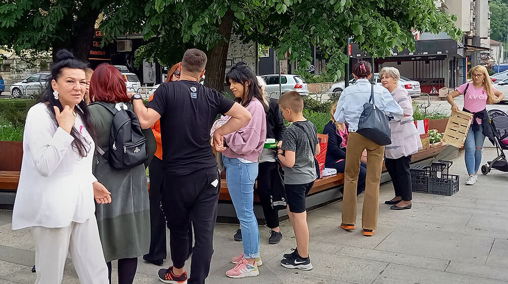 Užičko udruženje „Jefimija“, uličnom akcijom, ukazalo na potrebu ranog otkrivanja karcinoma dojke 1
