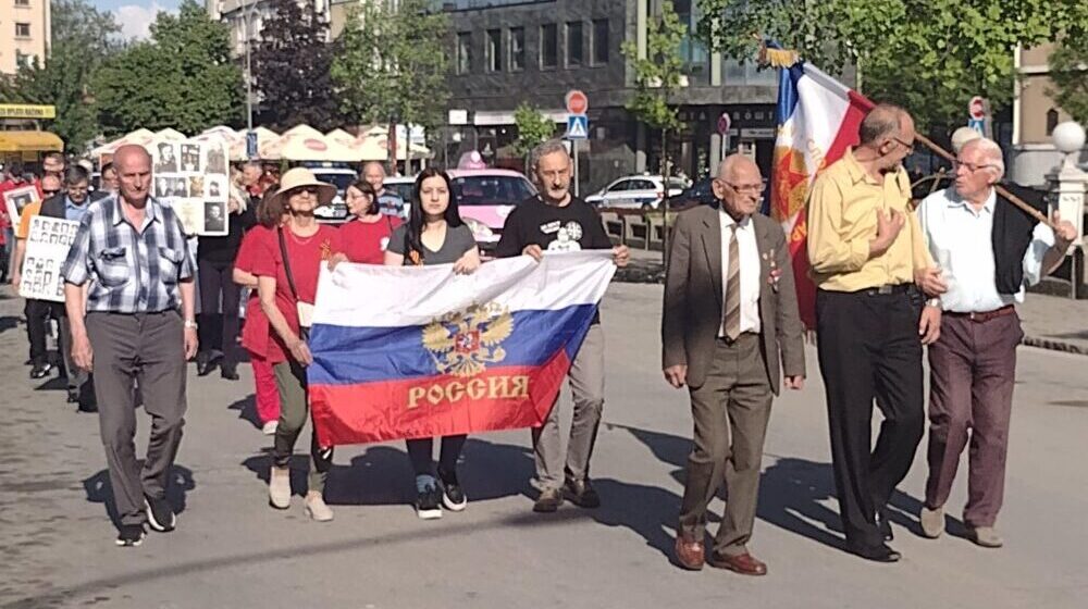 U Kragujevcu održana šetnja „Besmrtnog puka” bez ideoloških obeležja, Putinovih fotografija i Z 1