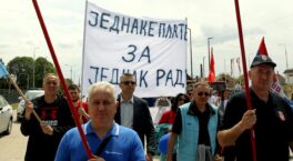PRVOMAJSKI PROTEST ISPRED FABRIKE JURA Sindikalisti iz cele Srbije na protestu u Leskovcu poručili da neće više da ćute 2