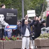 Šarović protestovao ispred zgrade Skupštine: Ne plašim se Vučića, on nema legitimitet 4