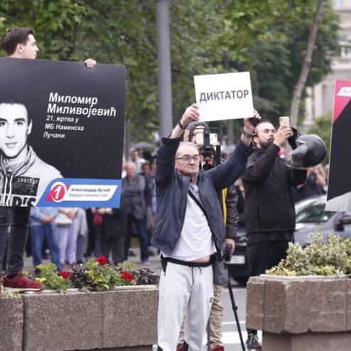 Protest Šarovića ispred Skupštine, Inauguracija Aleksandra Vučića BLOG: Vučić položio zakletvu za drugi predsednički mandat (FOTO, VIDEO) 2