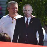 AFP: Uzvici "Ura", plakat sa likom Putina, ali i neredi na povorkama Besmrtnog puka u Beogradu i Sofiji 4