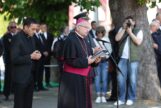 Okučani: Venci, sveće i zahvalnost državnog vrha Hrvatske poginulim u Bljesku 7