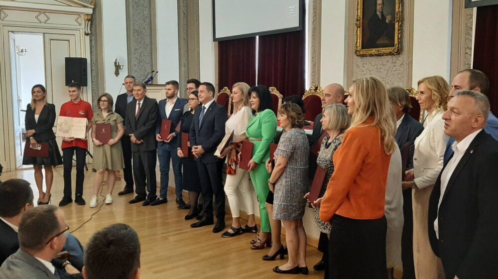 Ružić dodelio Dositejevu povelju za doprinos unapređenju kvaliteta obrazovanja 1