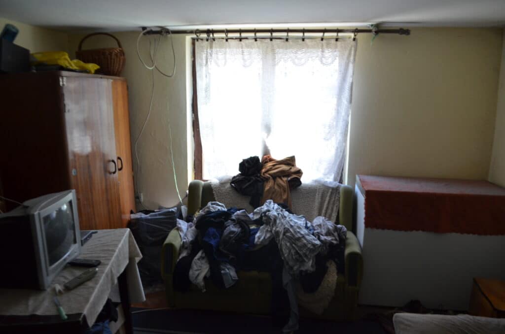 "Sve nam fali, roditelji nam umrli, snalazimo se": Tri brata iz Vranja od rođenja su u kolicima jer boluju od cerebralne paralize 4 "Sve nam fali, roditelji nam umrli, snalazimo se": Tri brata iz Vranja od rođenja su u kolicima jer boluju od cerebralne paralize 4