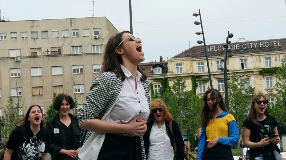 Više od 50 žena vrištalo danas na tri lokacije u Beogradu (FOTO) 1