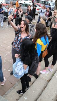 Više od 50 žena vrištalo danas na tri lokacije u Beogradu (FOTO) 11