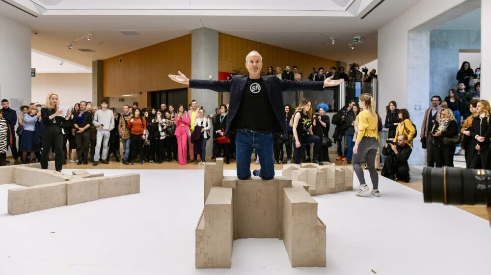 Univerzitet umetnosti u Beogradu dodeljuje počasni doktorat austrijskom umetniku Ervinu Vurmu 1