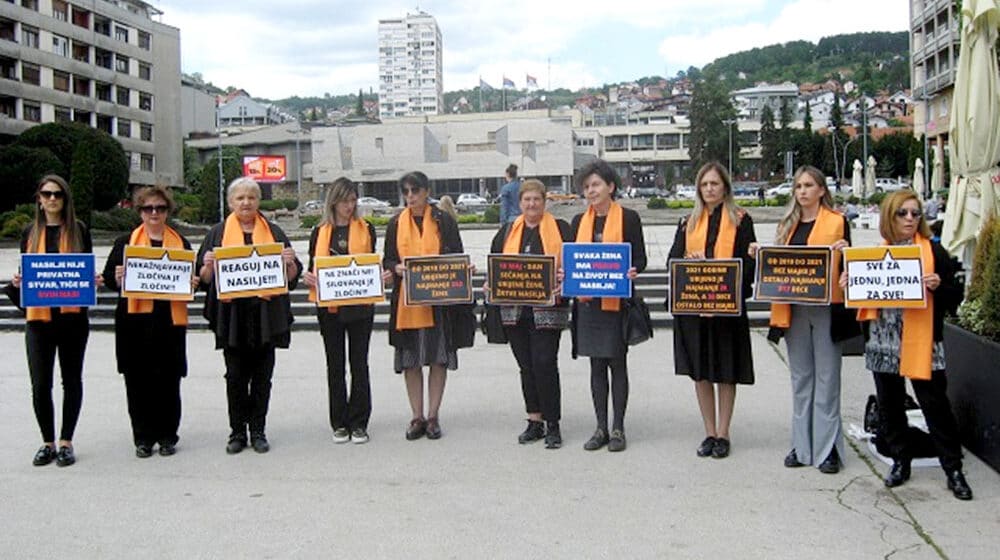 Akcijom „Nijedna mrtva više“, Ženski centar Užice upozorio na nasilje nad ženama 1