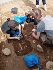 Arheolozi ispituju srednjovekovno groblje, otkriveno u Gostunu, na granici između Srbije i Crne Gore (FOTO) 3