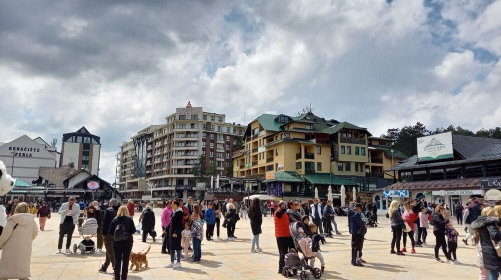 Za vreme praznika u zlatiborskim kafićima se pilo i po 900 kafa, lokalna roštiljnica prodala 190 kilograma mesa 1