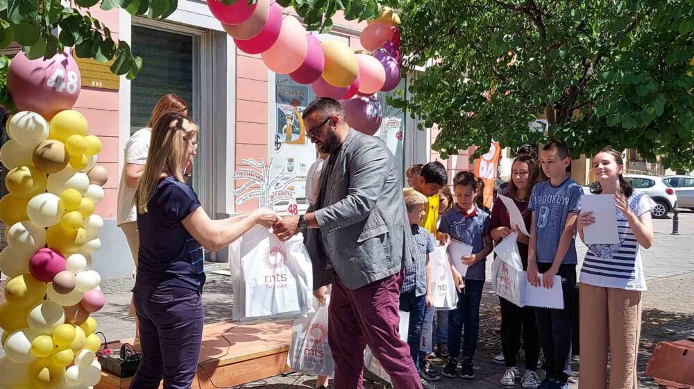 Vanja i Anica najbolji mladi pesnici manifestacije "Pesnička štafeta" u Zrenjaninu 1