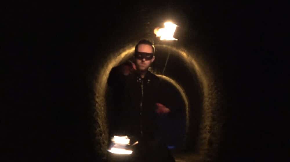 Užice: Ognjenova akrobatika vatrom osvetljava izlaz iz samoće (VIDEO) 1