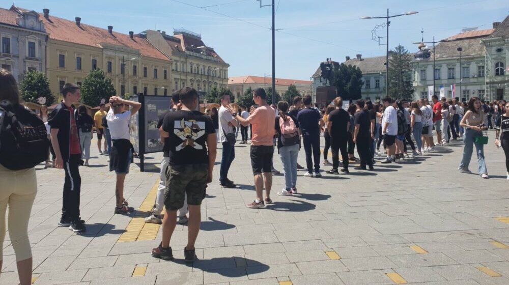 Zrenjaninski srednjoškolci imali generalnu probu maturskog plesa, policija najavila promociju svoje službe 1