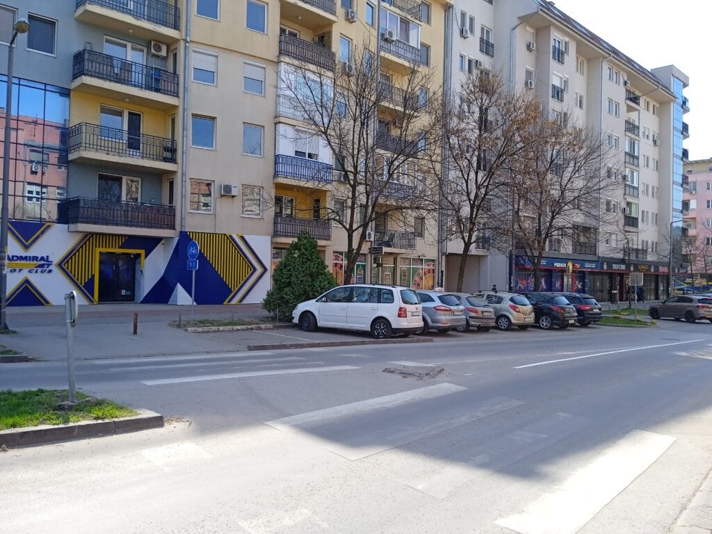 Subotica: Osnovna škola “Sonja Marinković” okružena kladionicama, direktor reagovao 4