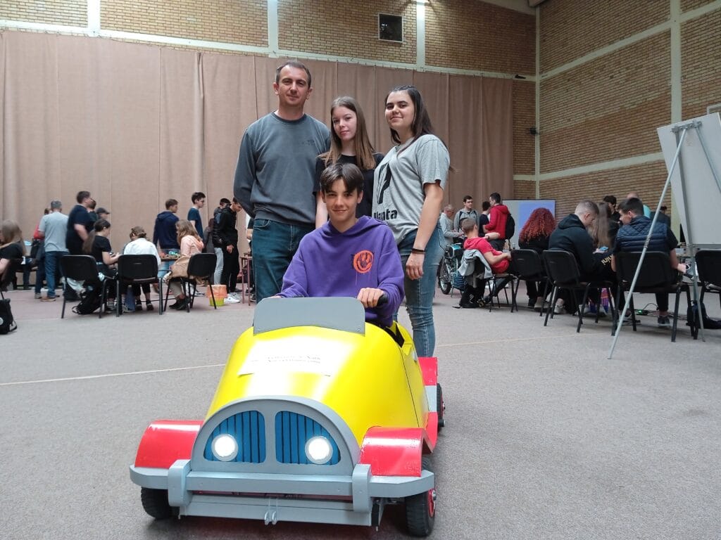 Živa slika, robot koji crta, "mobilni toalet tron", izumi su subotičkih đaka (FOTO) 3