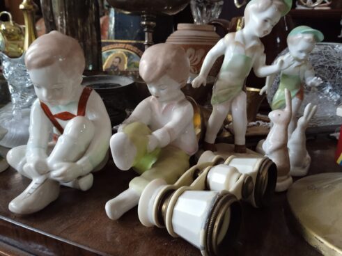 Subotičanin obnavlja stari nameštaj: Pisaći sto iz 1900. godine i sekreteri s početka 17. veka 17