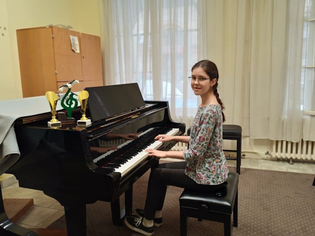 Mlada pijanistkinja iz Subotice niže uspehe na takmičenjima 4