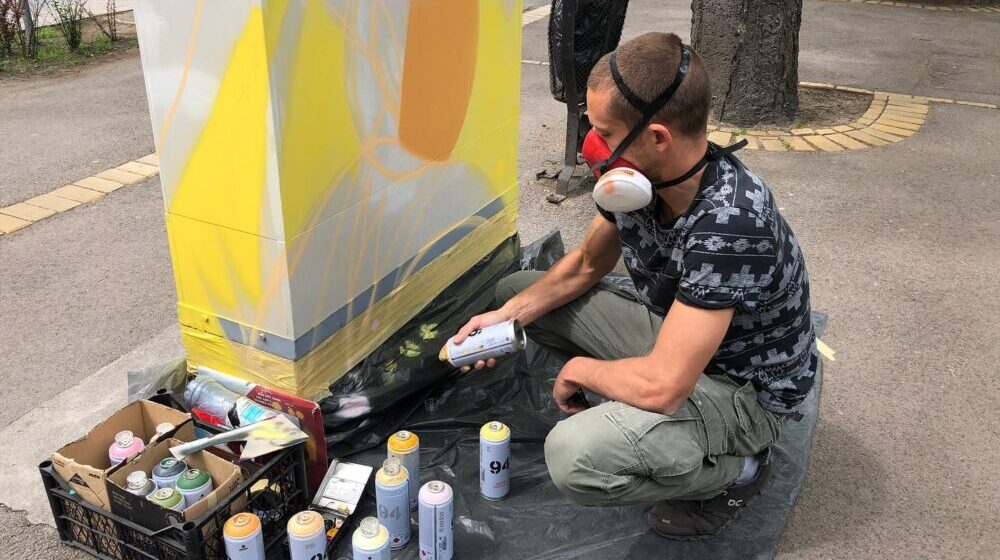 IT Subotica 2030: Treća akcija čišćenja i oslikavanja kablovskih ormana u centru Subotice 1