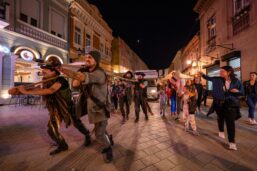 KBR_0087 Predstava "Guliverova putovanja" usred Novog Sada 5