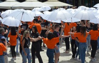 Plesom sa Evropom i užički maturanti obeležili kraj srednjoškolskog obrazovanja (FOTO/VIDEO) 2