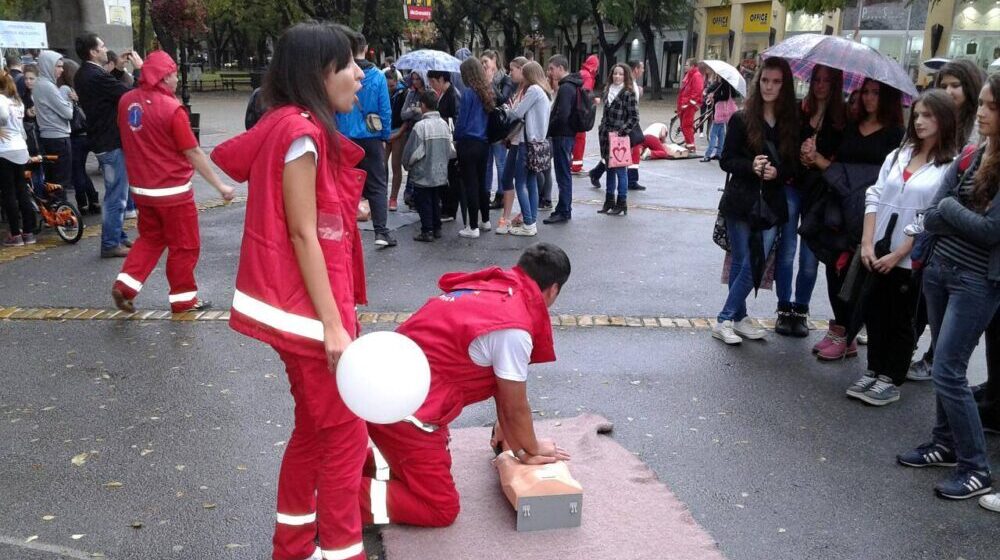 Obeležavanje Međunarodnog dana sestrinstva na gradskom trgu u Subotici 1