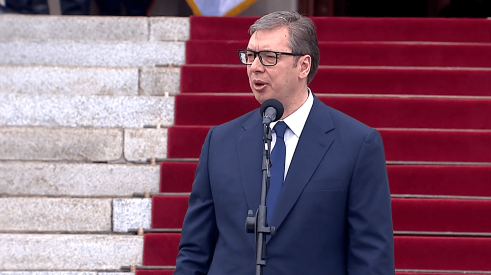 Vučić se obratio okupljenima ispred Skupštine i najavio da će čuvati stabilnost i mir 1