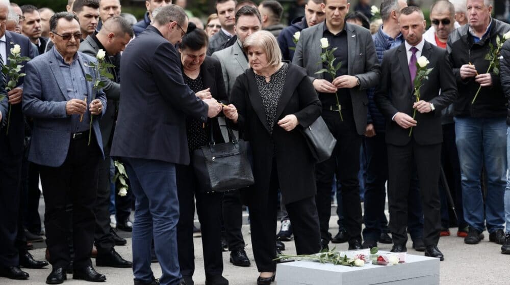 Delegacije RS odale počast stradalim borcima JNA u Dobrovoljačkoj 1