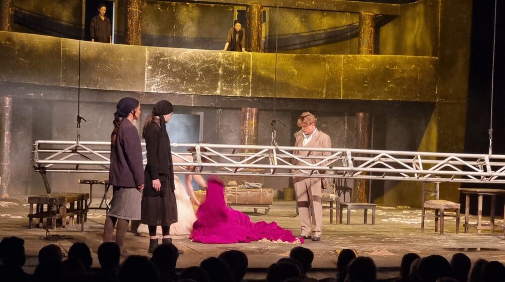 Zagrebački „tapkaroši“ pred gostovanje “Šopalovića“, u režiji Jagoša Markovića u Hrvatskom narodnom kazalištu 1