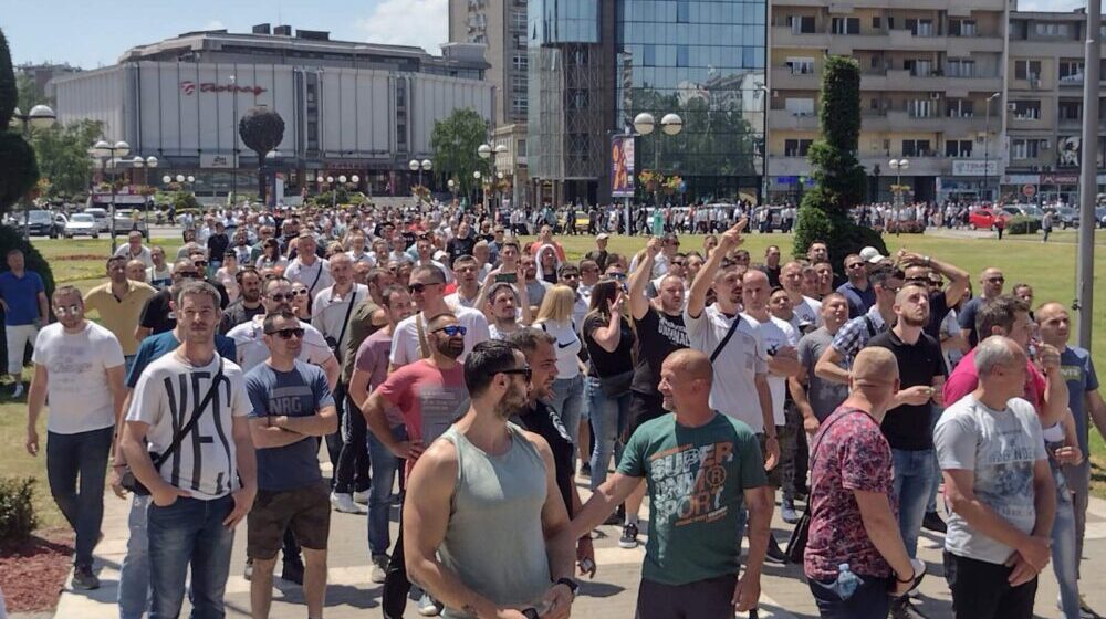 Protest radnika Fijata u Kragujevcu: Čekamo dogovor u Vladi Srbije, o otkazima i otpremninama nećemo da se izjašnjavamo 1