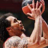 Šejn Larkin zanemario NBA, ostaje u Efesu 3