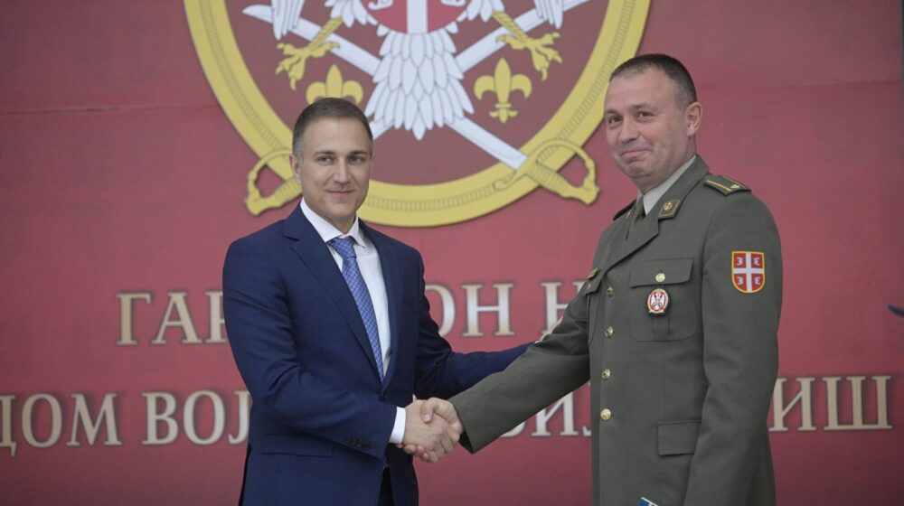 Ministar odbrane u Nišu uručio vojnim licima ključeve 33 stana 1