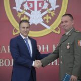 Ministar odbrane u Nišu uručio vojnim licima ključeve 33 stana 1