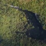 Na dnu ogromne rupe u Kini pronađena drevna šuma, stabla od 40 metara 6