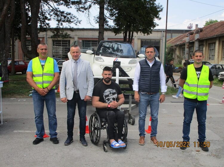 U Kragujevcu održana tribina „Na maturu bez automobila” 1