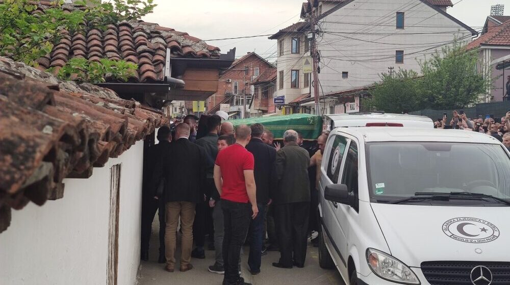 Nakon obdukcije, Zukorlić ponovo sahranjen 1