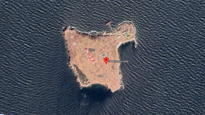 Zmijsko ostrvo: Stena za koju se gine 1