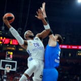 Real na Efes u finalu 2