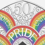 Novčić u duginim bojama u znak sećanja na prvi Prajd u Britaniji 9
