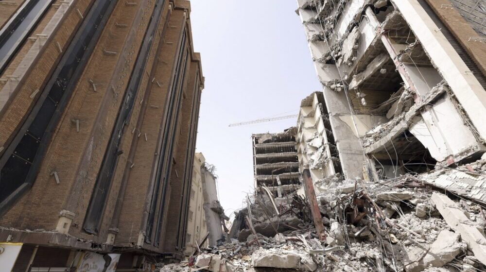 U ruševinama u desetospratnici u Iranu 34 mrtvih, lokalne internet veze sa svetom u prekidu 1