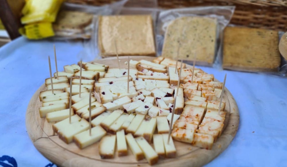 Božur raste na oko 400 hektara i sve ga je više: U Krivom Viru održana tradicionalna manifestacija posvećena tom cveću 2