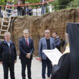 U niškom Kliničkom centru postavljen kamen temeljac za crkvu 11