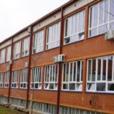 "Zašto deca dok traje antidiverzioni pregled stoje u dvorištu, uz samu zgradu škole": Pitanje je majke đaka jedne niške škole koje muči mnoge roditelje 15
