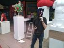 foto, slavoljub blagojevic, aleksandar vucic sa fantomkom, foto z. miladinovic Satirična inauguracija u Nišu: Izloženi simboli Vučićevog predsednikovanja 3