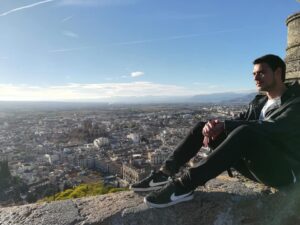 “Ne zovite policiju, ispašćete krivi”: Uroš Janjić nakon današnje presude niškog suda za napad i ubode nožem zbog "antifašističke majice" 3