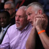 Greg Popović na tribinama Arene 8